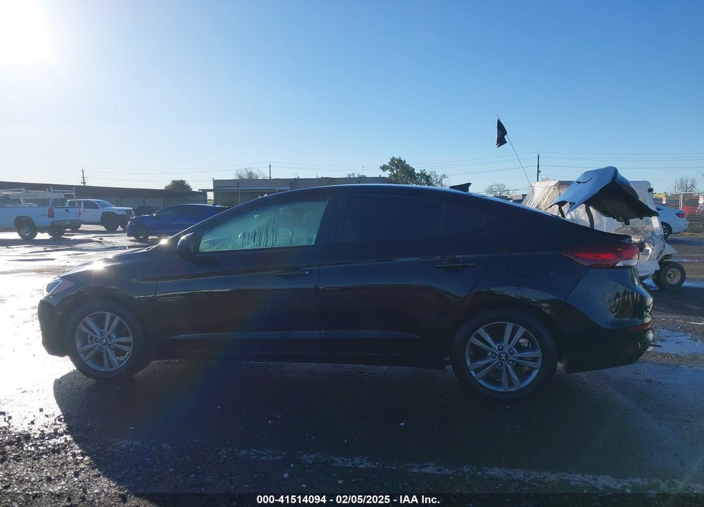 2017 HYUNDAI ELANTRA VIN: KMHD84LF0HU164379