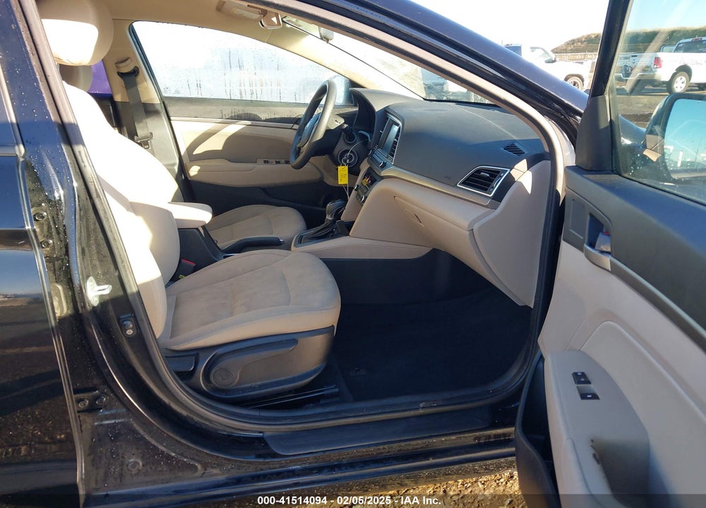 2017 HYUNDAI ELANTRA VIN: KMHD84LF0HU164379