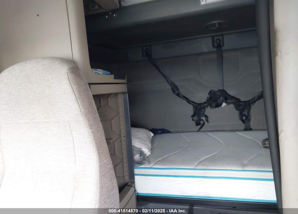 2016 FREIGHTLINER CASCADIA 125 VIN: 3AKJGLD59GSGT5542