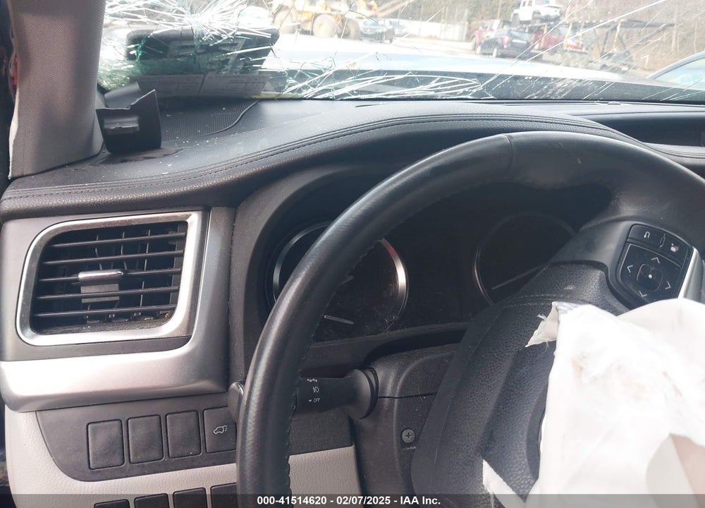 2015 TOYOTA HIGHLANDER XLE V6 VIN: 5TDJKRFH9FS140490