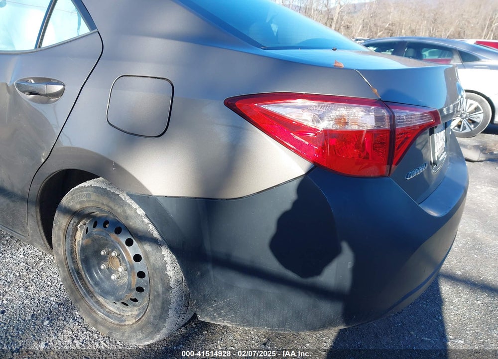 2018 TOYOTA COROLLA VIN: 5YFBURHE8JP753946