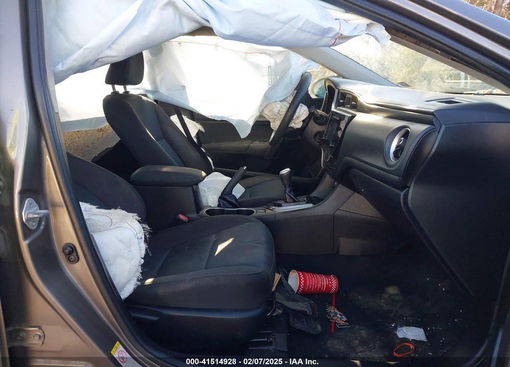 2018 TOYOTA COROLLA VIN: 5YFBURHE8JP753946