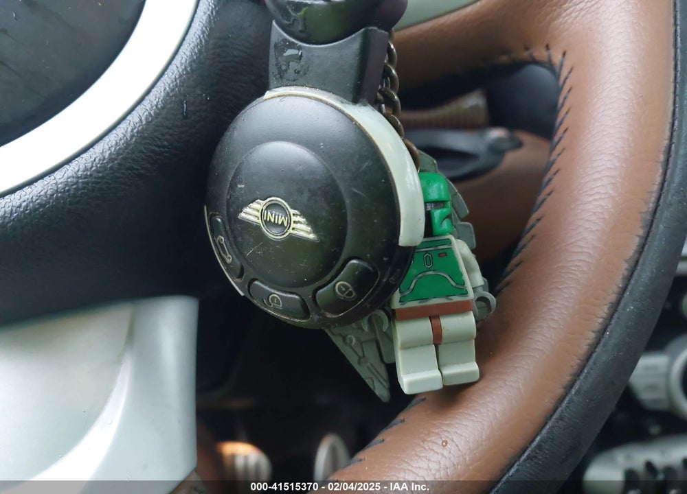 2010 MINI COOPER S VIN: WMWMF7C53ATZ72401