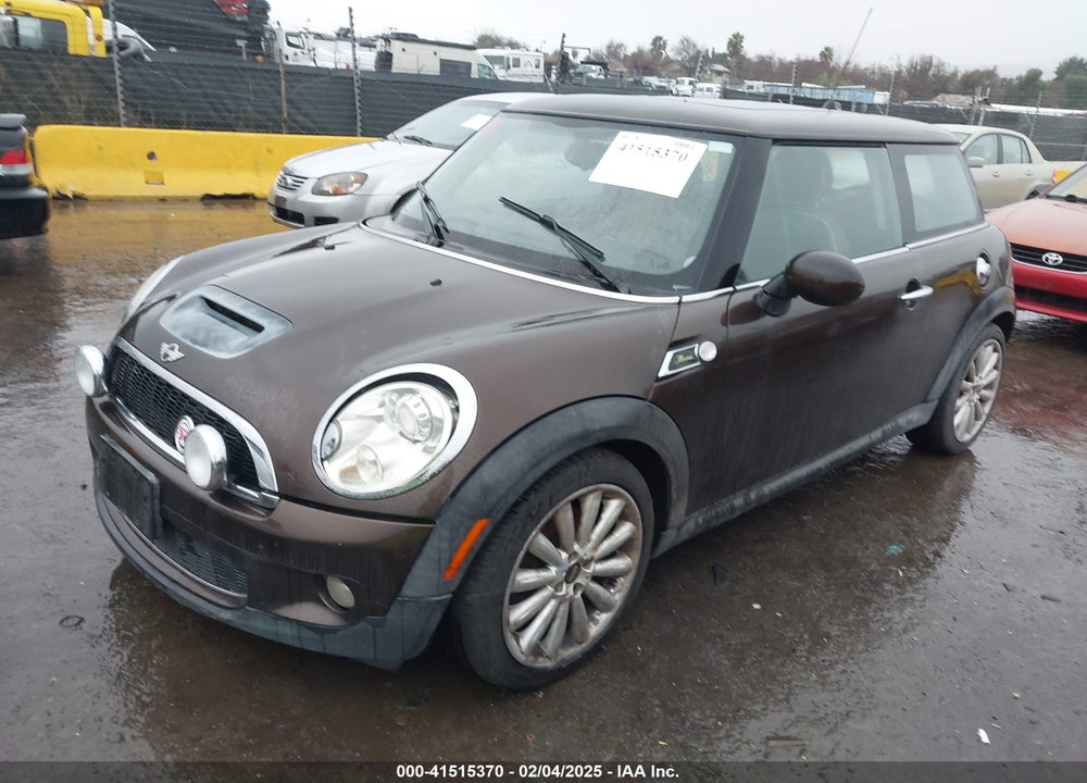 2010 MINI COOPER S VIN: WMWMF7C53ATZ72401