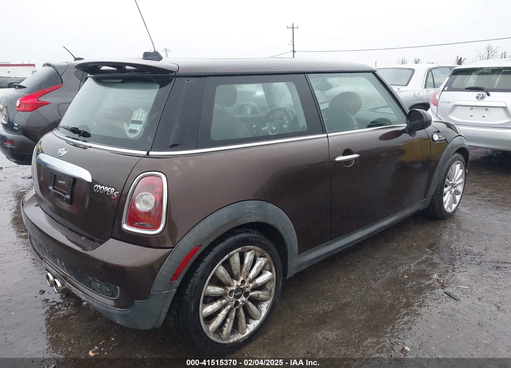 2010 MINI COOPER S VIN: WMWMF7C53ATZ72401
