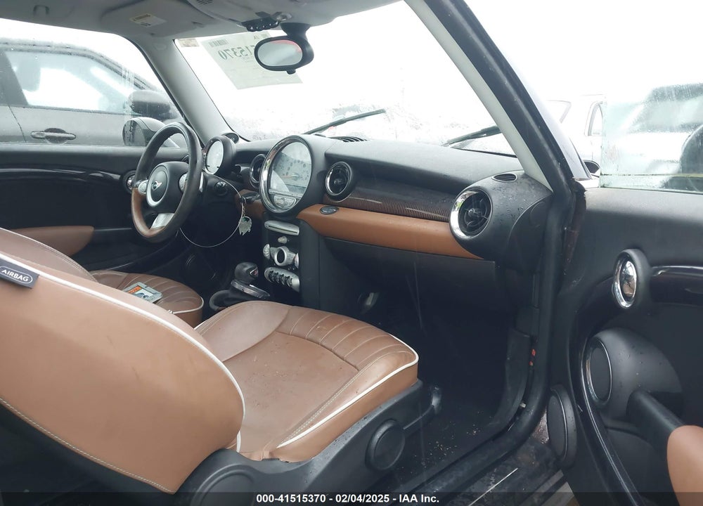 2010 MINI COOPER S VIN: WMWMF7C53ATZ72401