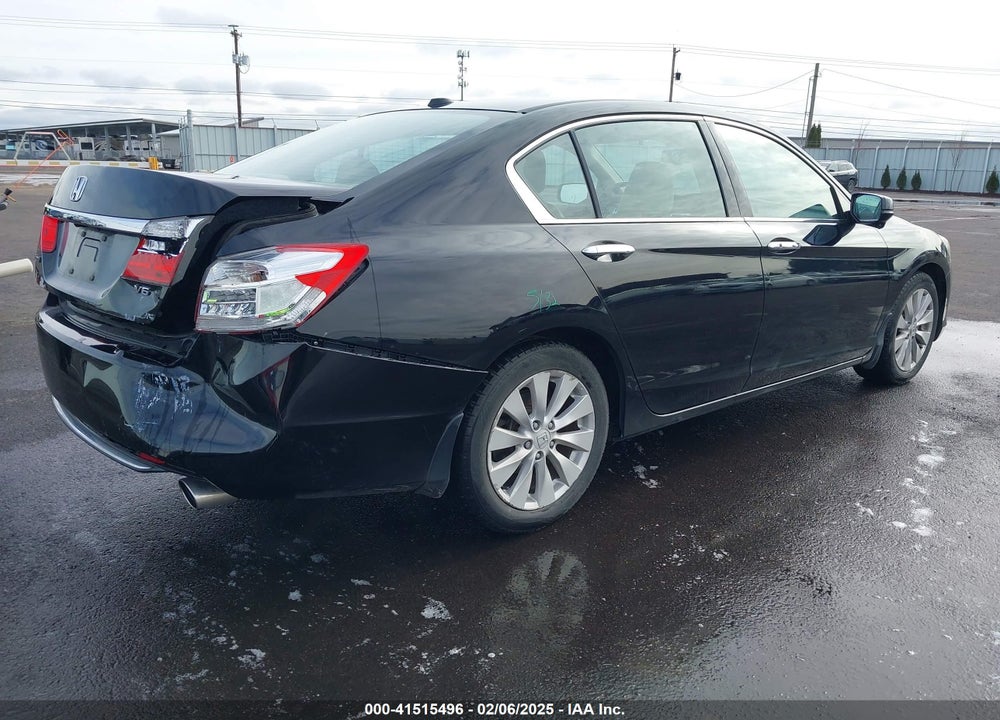 2013 HONDA ACCORD SDN VIN: 1HGCR3F84DA037586
