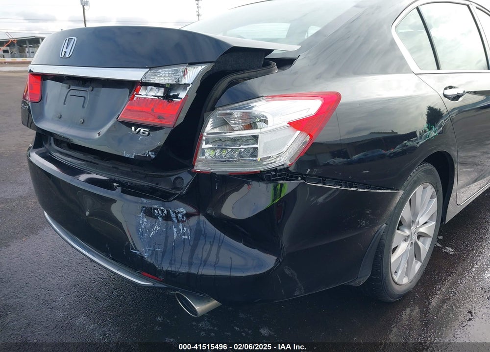 2013 HONDA ACCORD SDN VIN: 1HGCR3F84DA037586