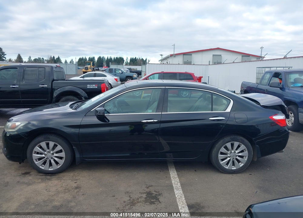 2013 HONDA ACCORD SDN VIN: 1HGCR3F84DA037586