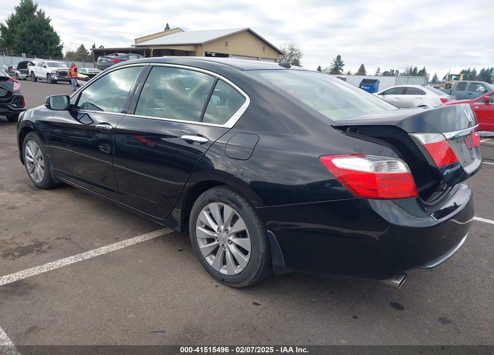 2013 HONDA ACCORD SDN VIN: 1HGCR3F84DA037586