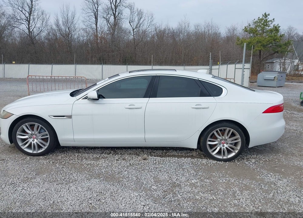2016 JAGUAR XF VIN: SAJBE4BVXGCY10577