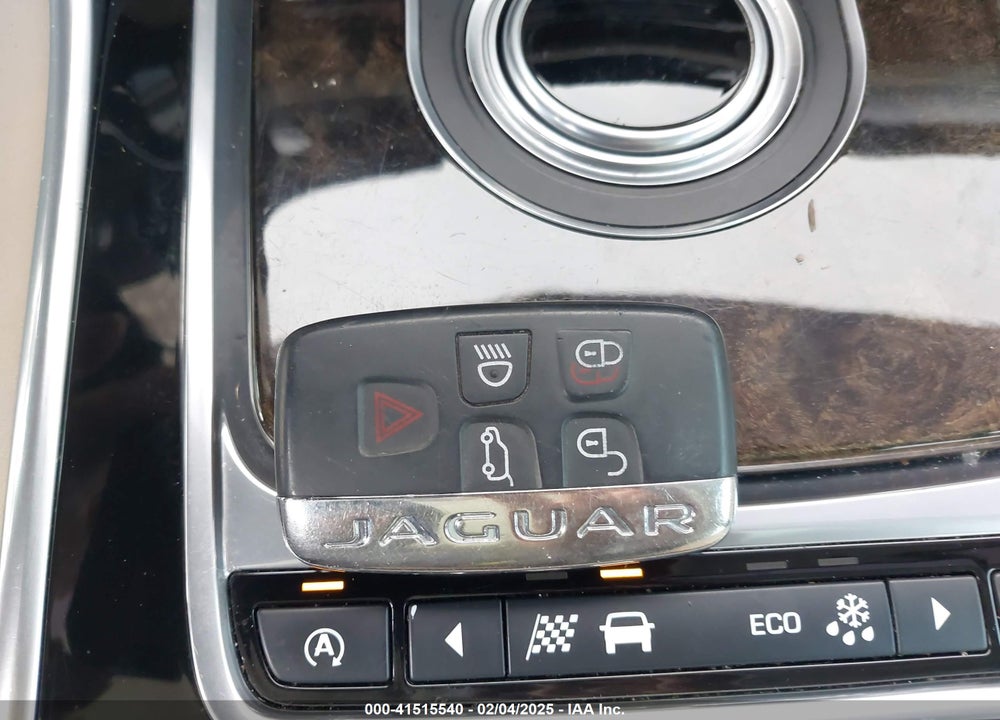 2016 JAGUAR XF VIN: SAJBE4BVXGCY10577
