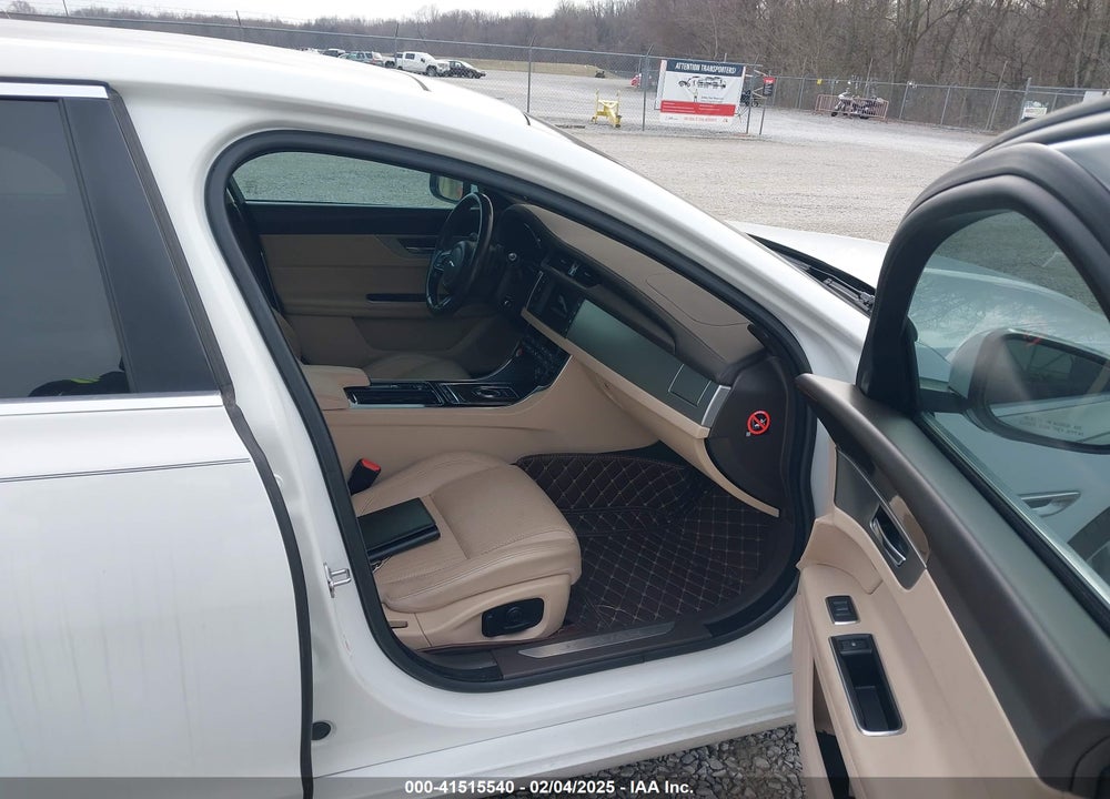 2016 JAGUAR XF VIN: SAJBE4BVXGCY10577