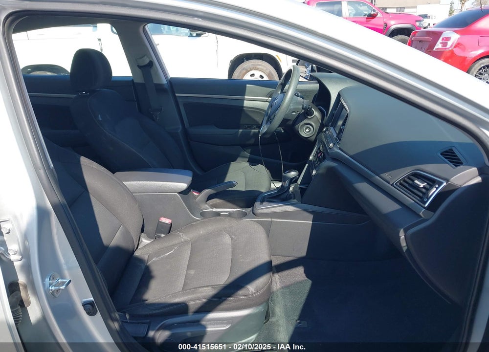 2018 HYUNDAI ELANTRA VIN: 5NPD84LF8JH215227