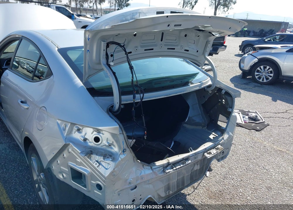 2018 HYUNDAI ELANTRA VIN: 5NPD84LF8JH215227