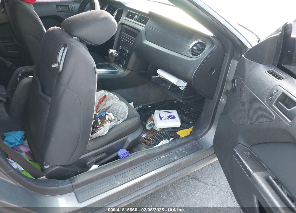 2011 FORD MUSTANG VIN: 1ZVBP8EM0B5155021