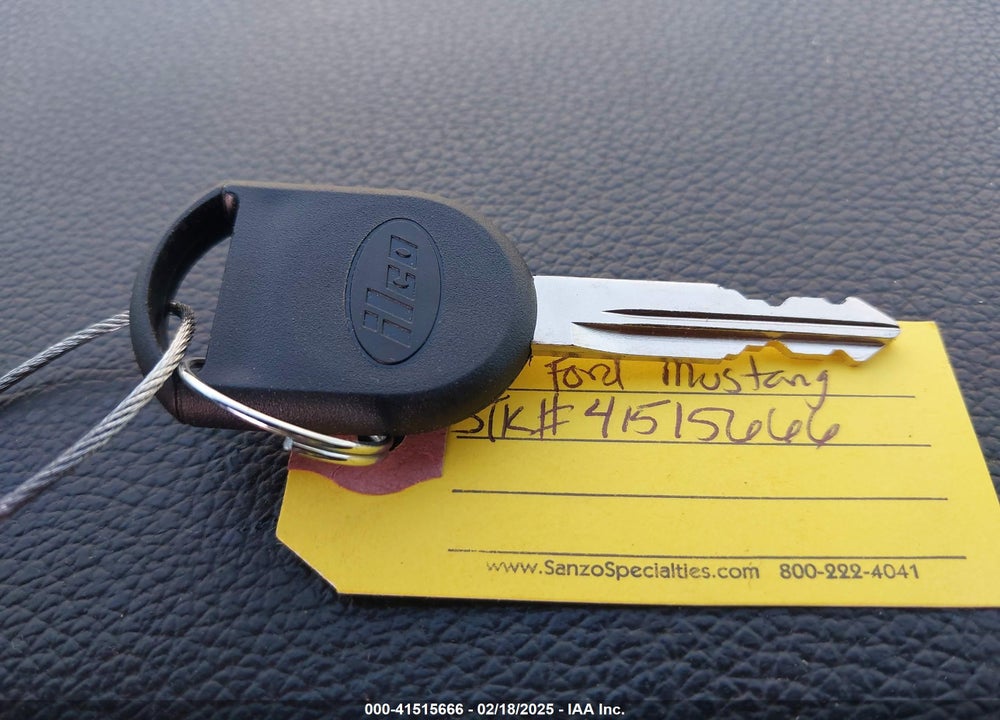 2011 FORD MUSTANG VIN: 1ZVBP8EM0B5155021