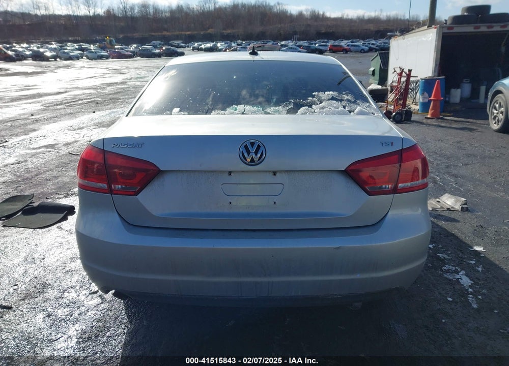 2015 VOLKSWAGEN PASSAT VIN: 1VWAT7A35FC054895