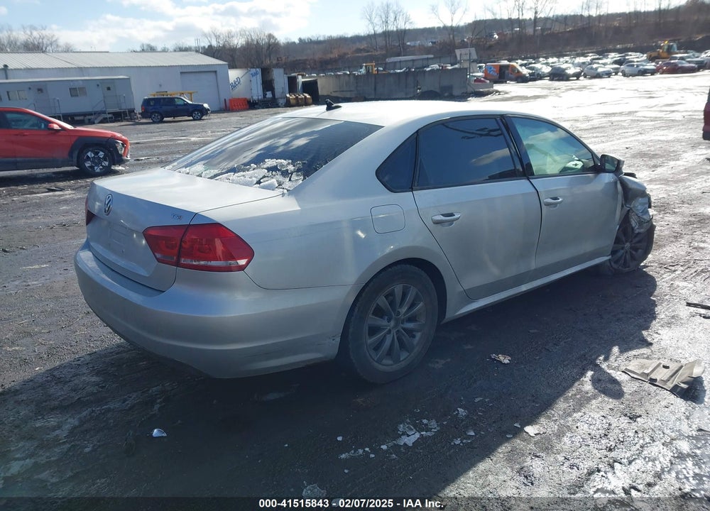 2015 VOLKSWAGEN PASSAT VIN: 1VWAT7A35FC054895