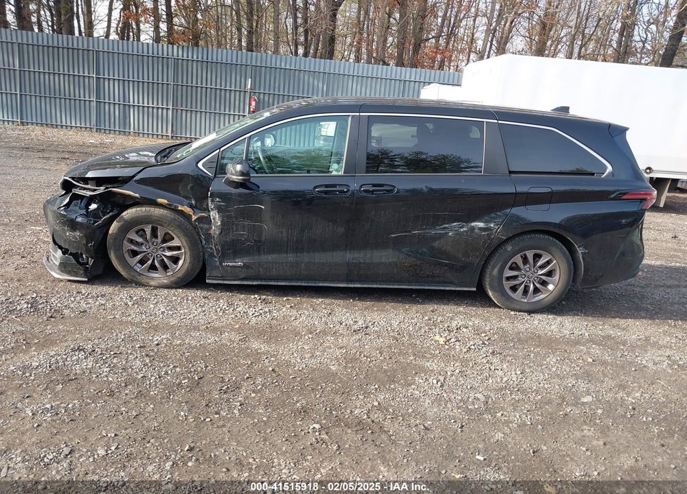 2021 TOYOTA SIENNA LE VIN: 5TDKRKEC9MS043364
