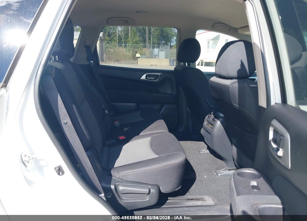 2017 NISSAN PATHFINDER VIN: 5N1DR2MN6HC689881