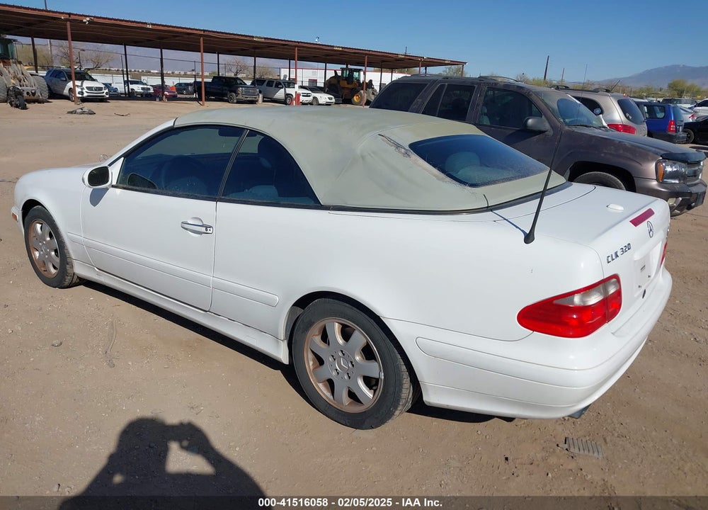 2000 MERCEDES-BENZ CLK 320 VIN: WDBLK65G3YT035088