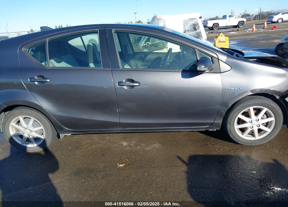 2016 TOYOTA PRIUS C VIN: JTDKDTB30G1127339