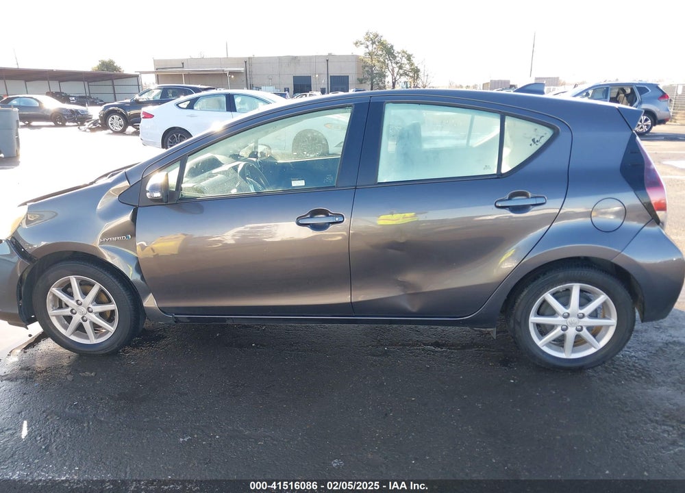 2016 TOYOTA PRIUS C VIN: JTDKDTB30G1127339