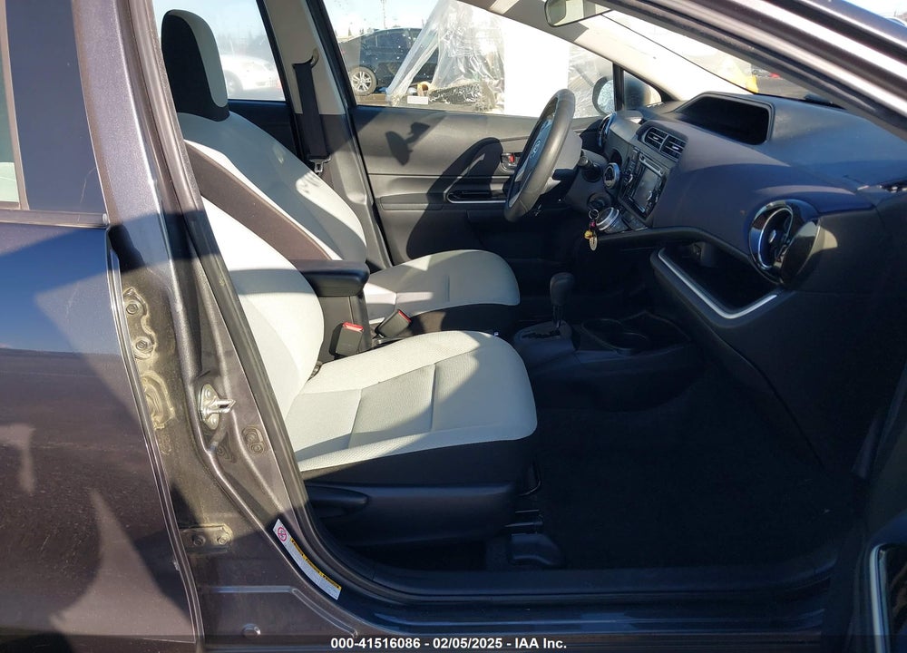 2016 TOYOTA PRIUS C VIN: JTDKDTB30G1127339