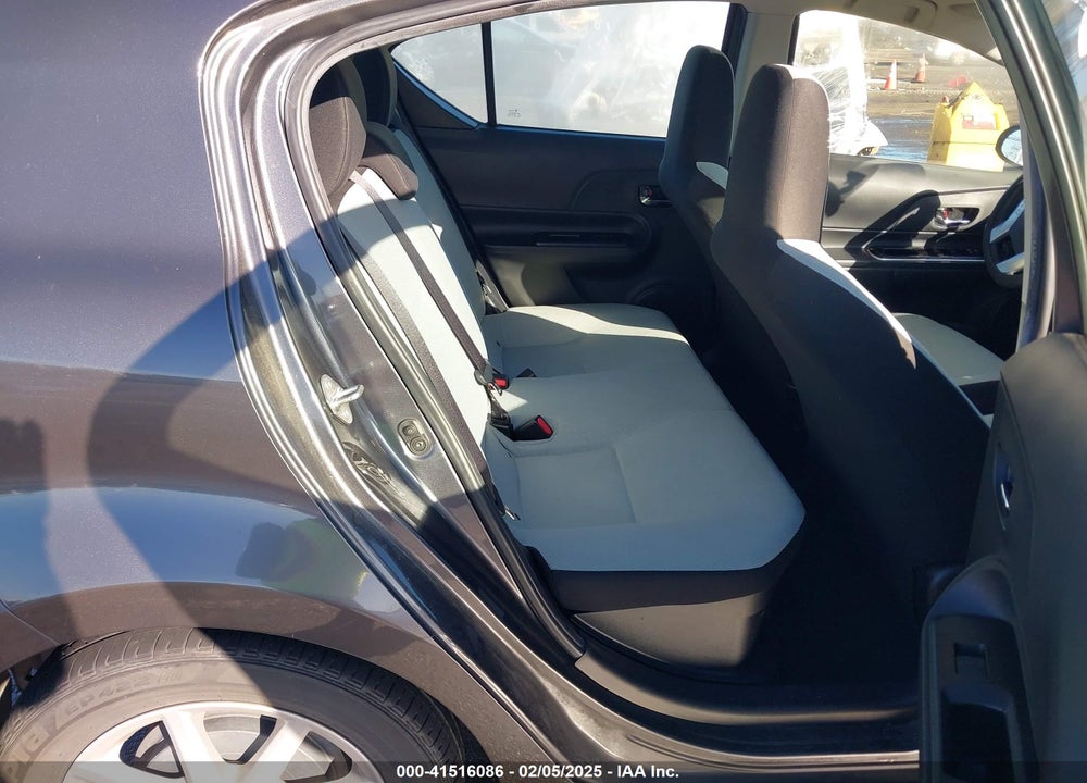 2016 TOYOTA PRIUS C VIN: JTDKDTB30G1127339