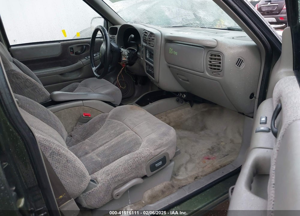 2001 CHEVROLET BLAZER LT VIN: 1GNDT13W212133371