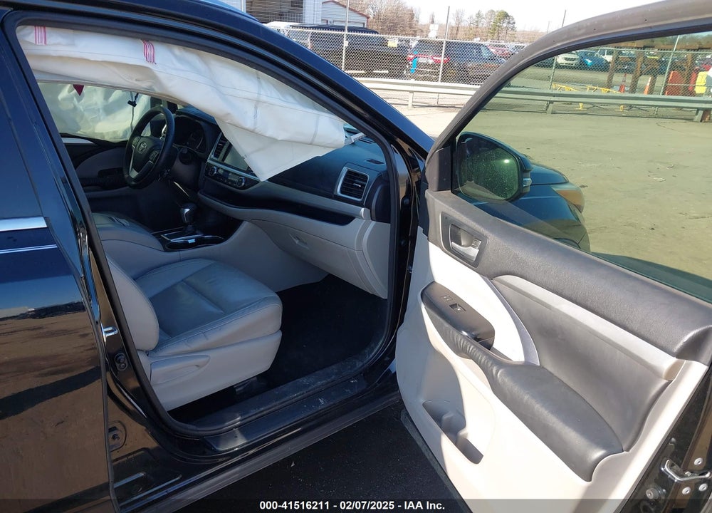 2015 TOYOTA HIGHLANDER XLE V6 VIN: 5TDKKRFH7FS056107