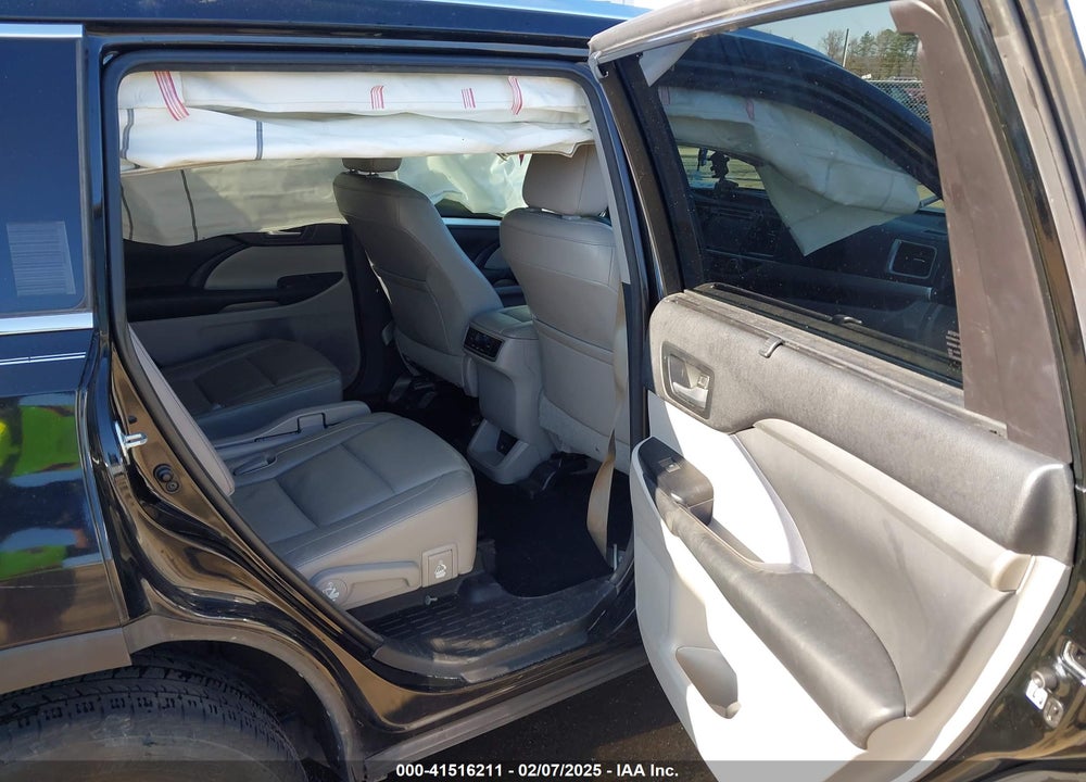 2015 TOYOTA HIGHLANDER XLE V6 VIN: 5TDKKRFH7FS056107