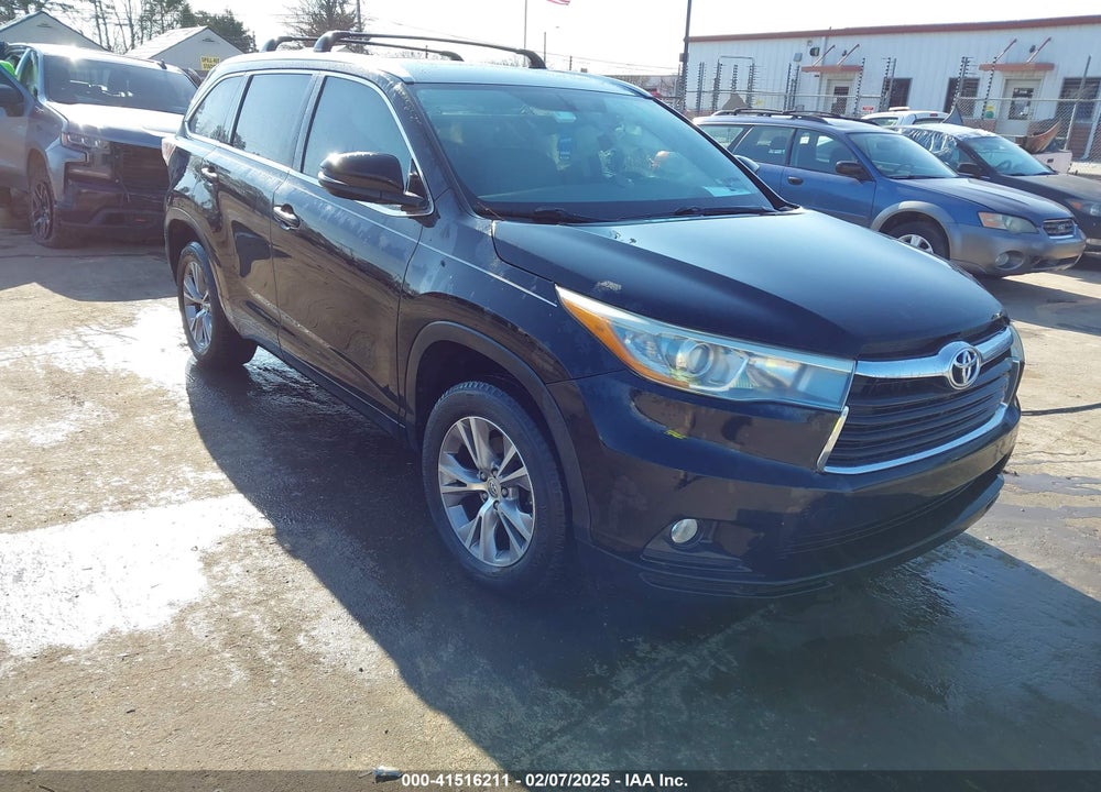2015 TOYOTA HIGHLANDER XLE V6 VIN: 5TDKKRFH7FS056107