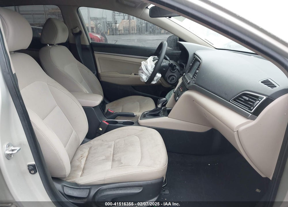 2017 HYUNDAI ELANTRA VIN: KMHD84LF9HU271575