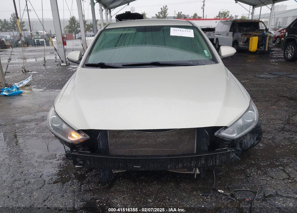 2017 HYUNDAI ELANTRA VIN: KMHD84LF9HU271575