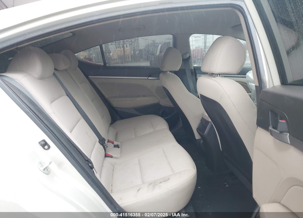 2017 HYUNDAI ELANTRA VIN: KMHD84LF9HU271575