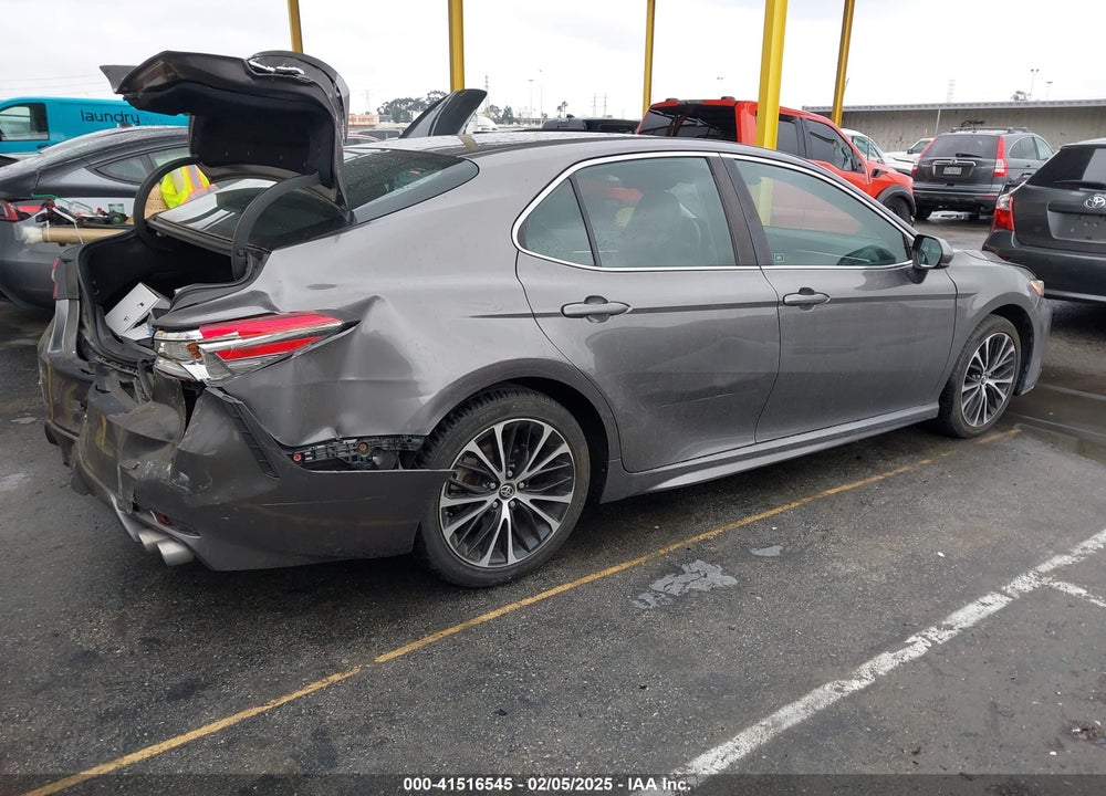 2018 TOYOTA CAMRY VIN: 4T1B11HK9JU643308