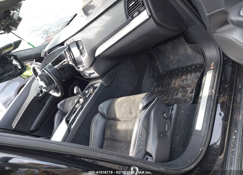 2018 VOLVO XC90 VIN: YV4102PM8J1364071