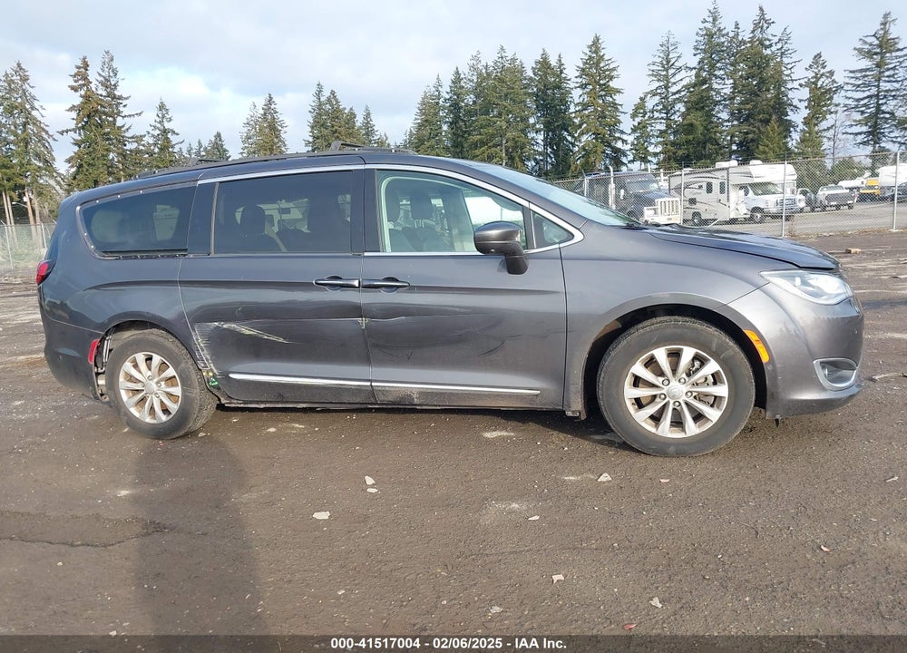 2019 CHRYSLER PACIFICA TOURING L VIN: 2C4RC1BG5KR629051