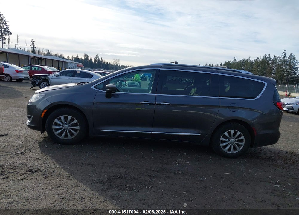 2019 CHRYSLER PACIFICA TOURING L VIN: 2C4RC1BG5KR629051