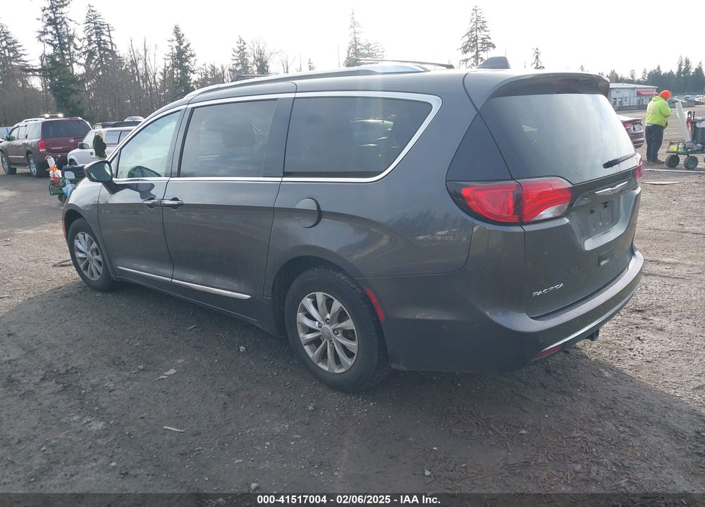 2019 CHRYSLER PACIFICA TOURING L VIN: 2C4RC1BG5KR629051