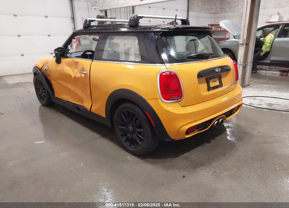 2016 MINI HARDTOP COOPER S VIN: WMWXP7C57G2C61117