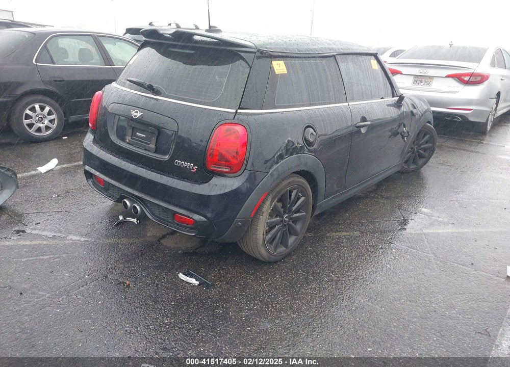 2021 MINI COOPER VIN: WMWXR5C02M2M93426