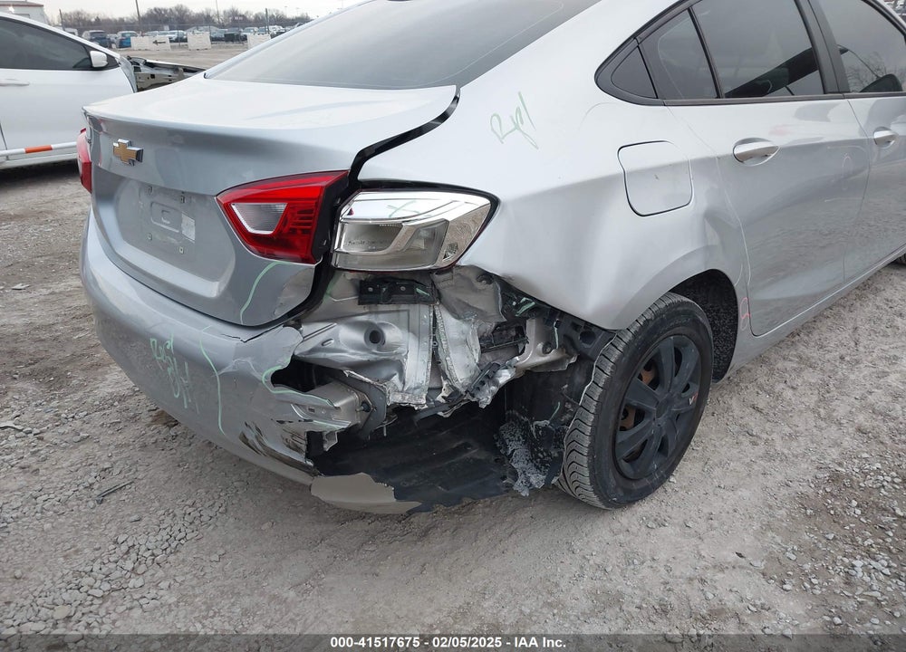 2018 CHEVROLET CRUZE VIN: 1G1BC5SM9J7142054