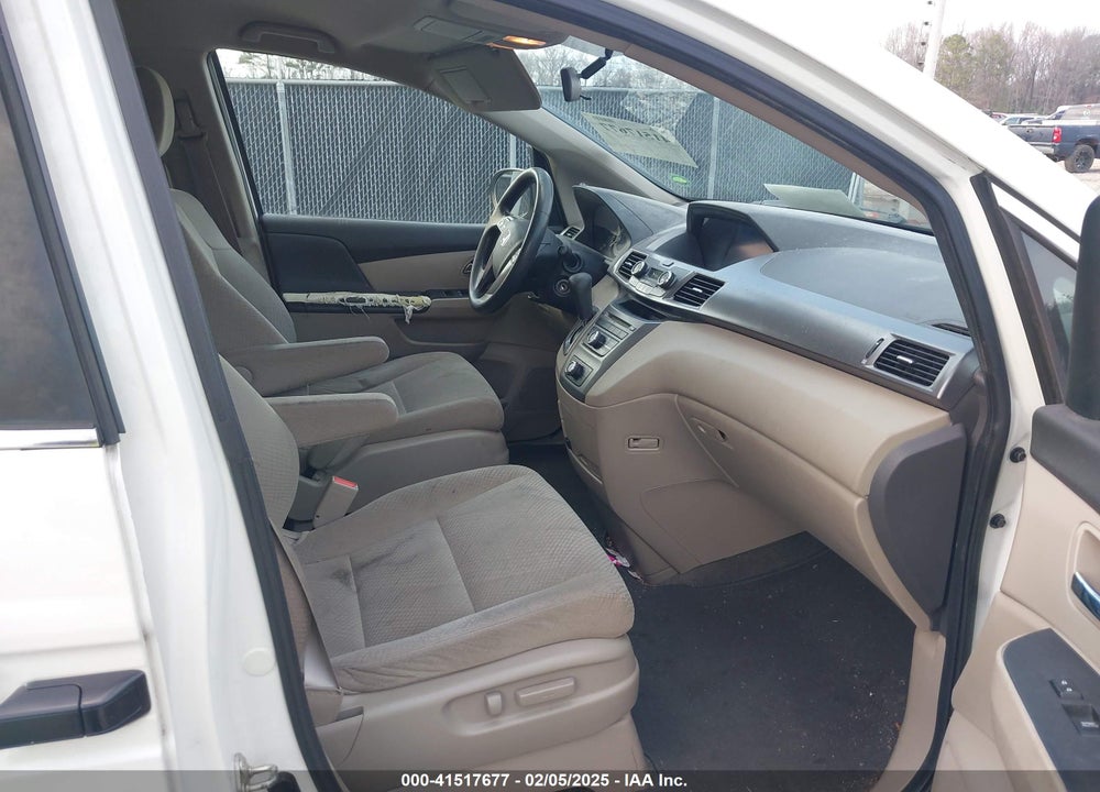 2014 HONDA ODYSSEY LX VIN: 5FNRL5H27EB114460