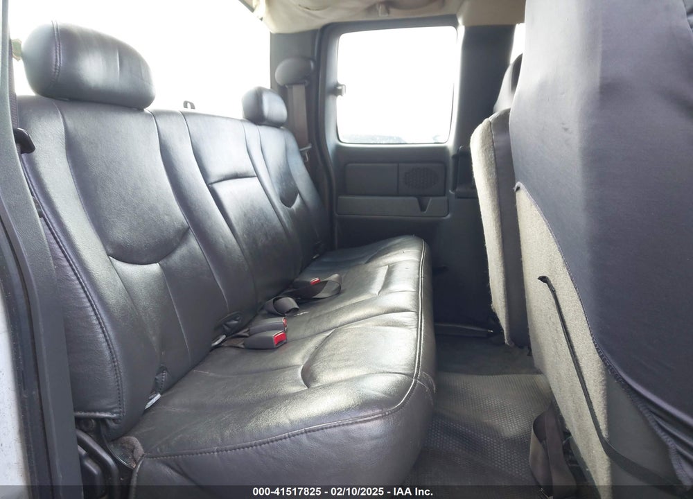 2005 GMC SIERRA 1500 VIN: 1GTEC19T05E280982