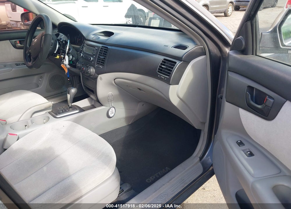 2007 KIA OPTIMA VIN: KNAGE123975130317