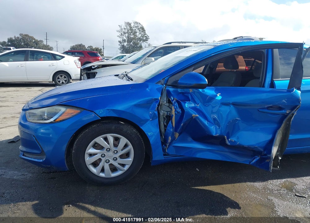 2017 HYUNDAI ELANTRA VIN: 5NPD74LF1HH137600