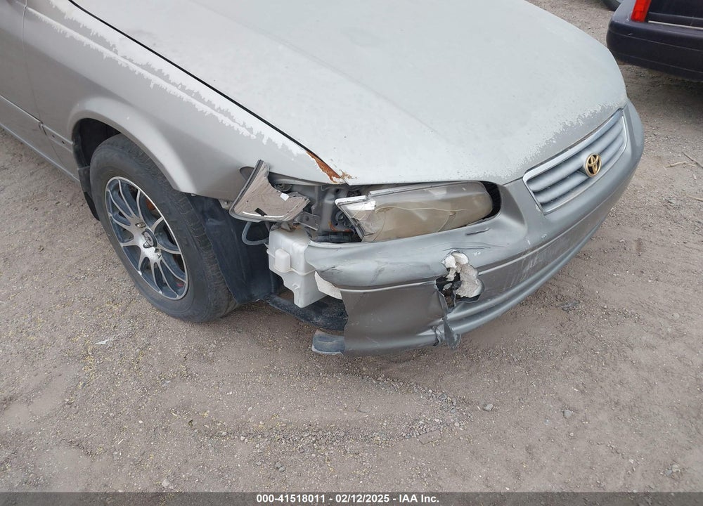2000 TOYOTA CAMRY LE VIN: JT2BG22K9Y0453651